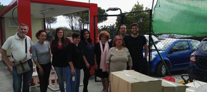 IU muestra su cara más solidaria donando más de 100 kilos de ropa a Rincón Contigo